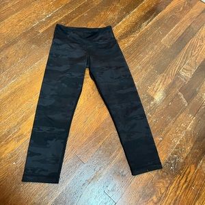 Lululemon Align Black/Gray Camo Capri 21" Size 4